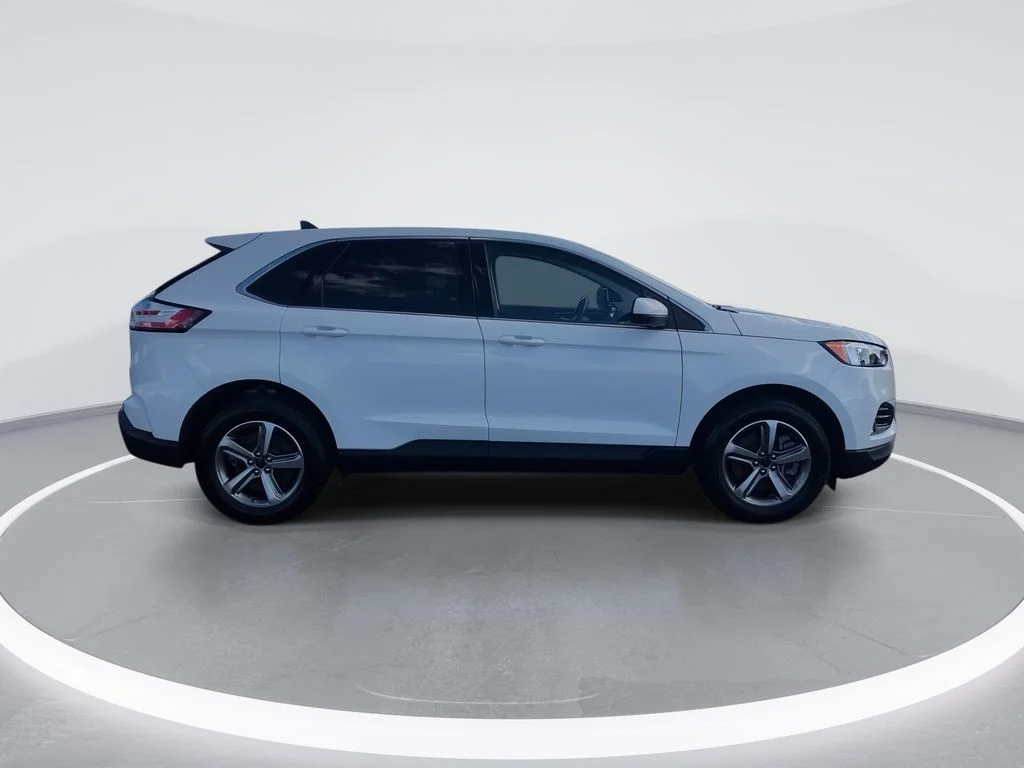 Used 2024 White Ford SEL image 9