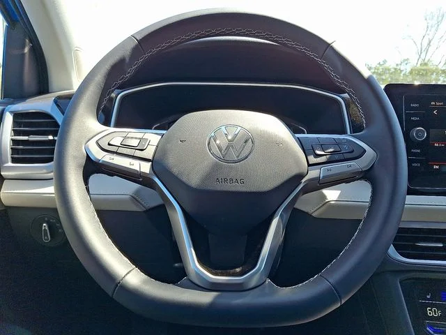 2025 Volkswagen Taos SEL - Photo 14