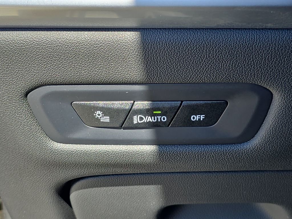 Used 2024 Green BMW xDrive50e image 29