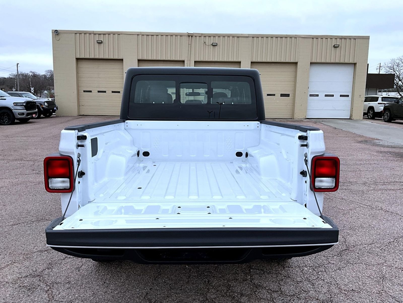 New 2026 Bright White Clear-Coat Exterior Paint Jeep Sport image 9