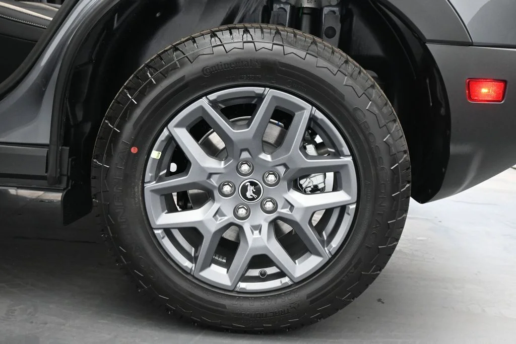 New 2026 Carbonized Gray Metallic Ford Big Bend image 31