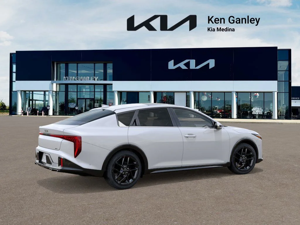 2025 Kia K4 GT-Line Turbo - Photo 6