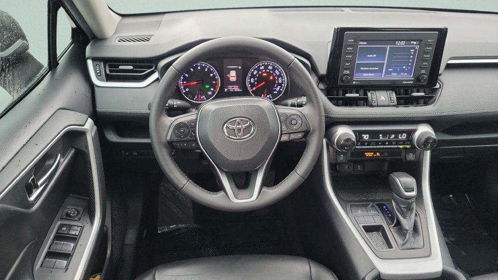Certified Used 2022  Toyota XLE Premium image 12