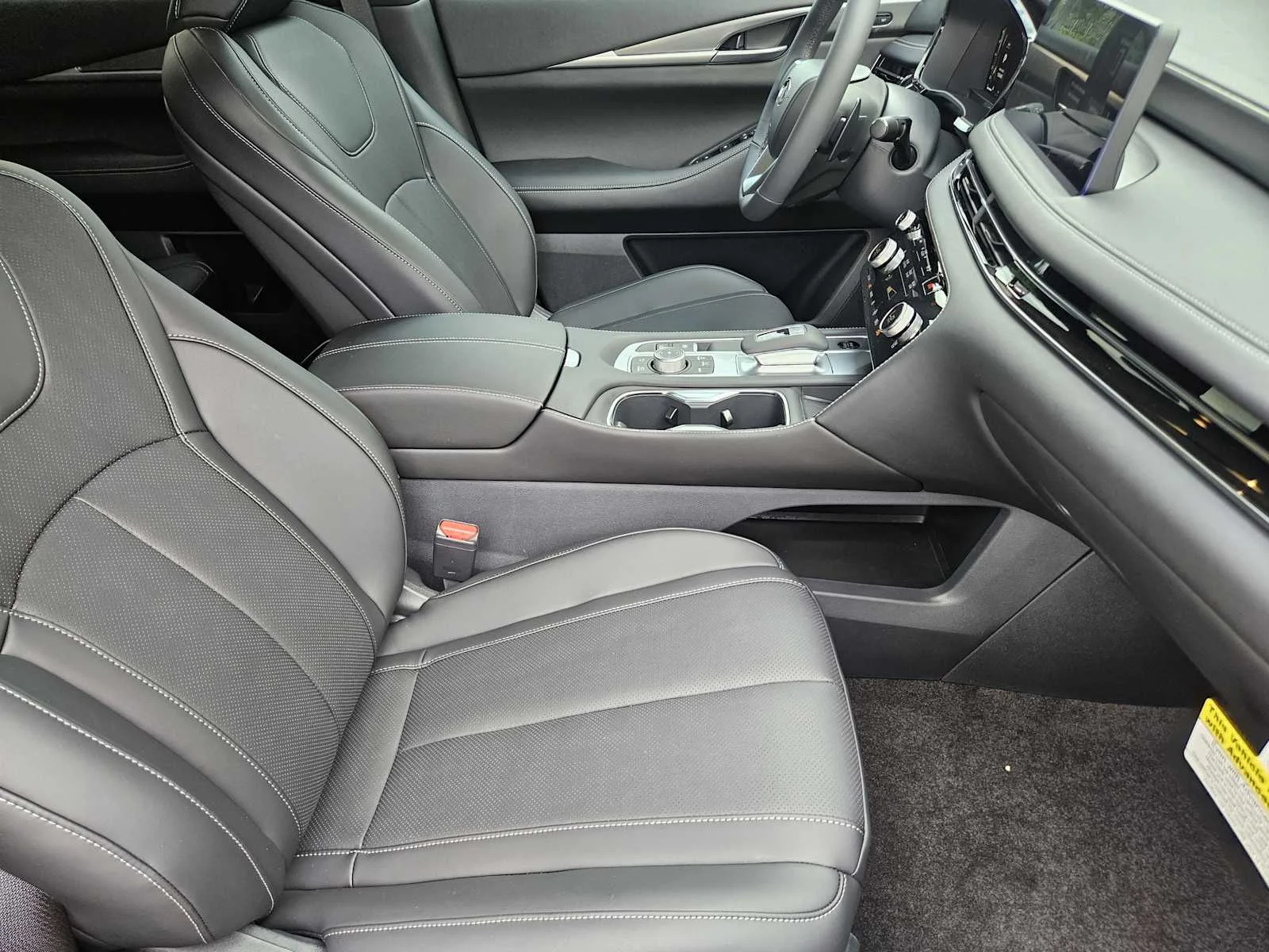 New 2027 MINERAL BLACK INFINITI Luxe FWD image 9