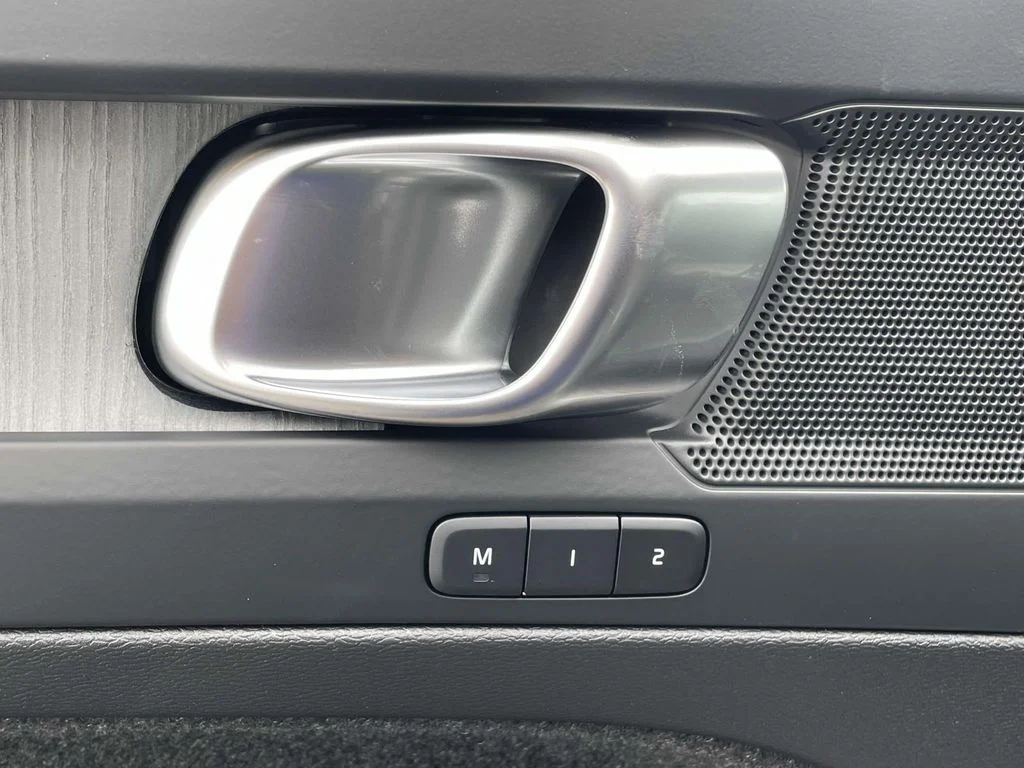 2026 Volvo XC40 Plus - Photo 8
