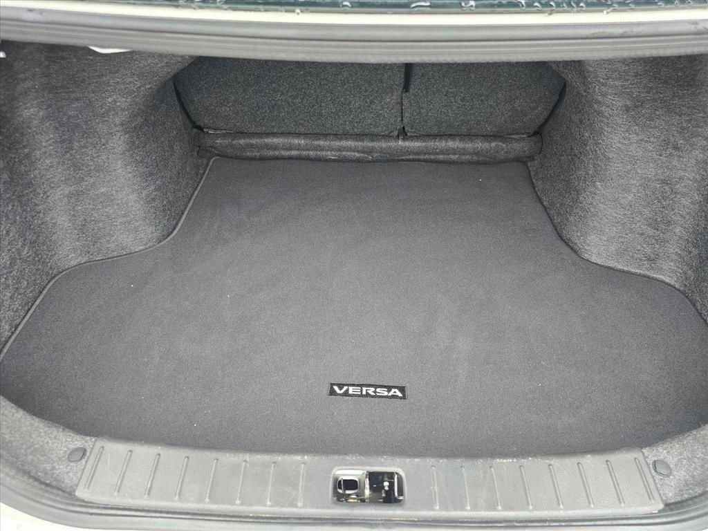 Used 2018 White Nissan 1.6 SV image 26