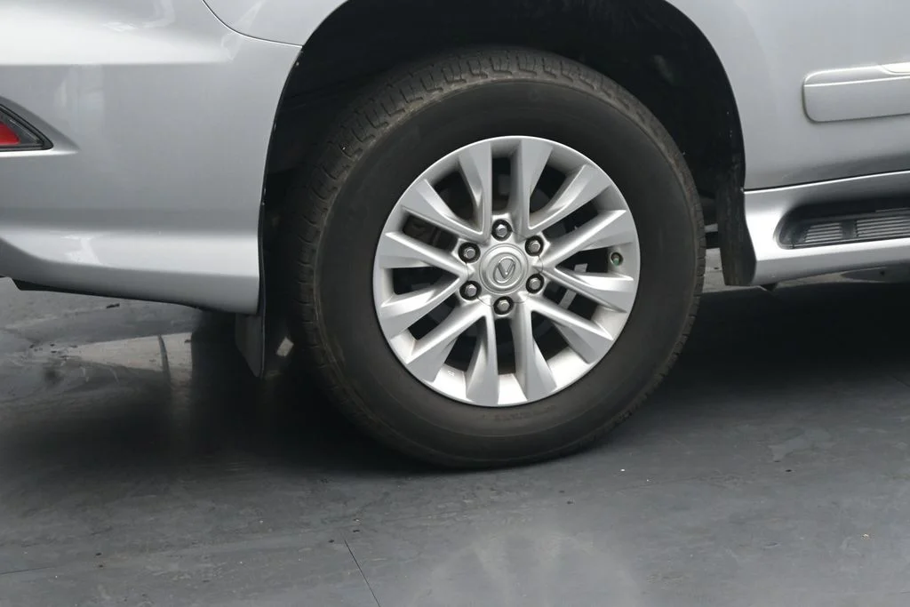 Used 2019 Silver Lexus 460 image 9