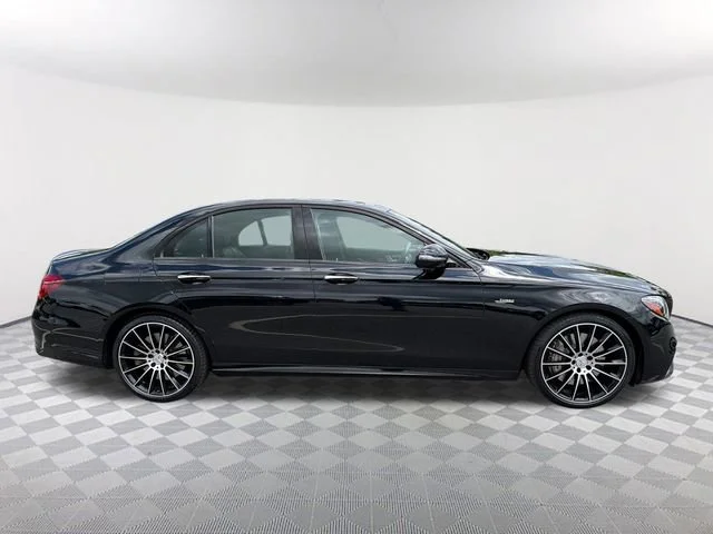 Used 2019 Red Mercedes-Benz 4MATIC® image 4