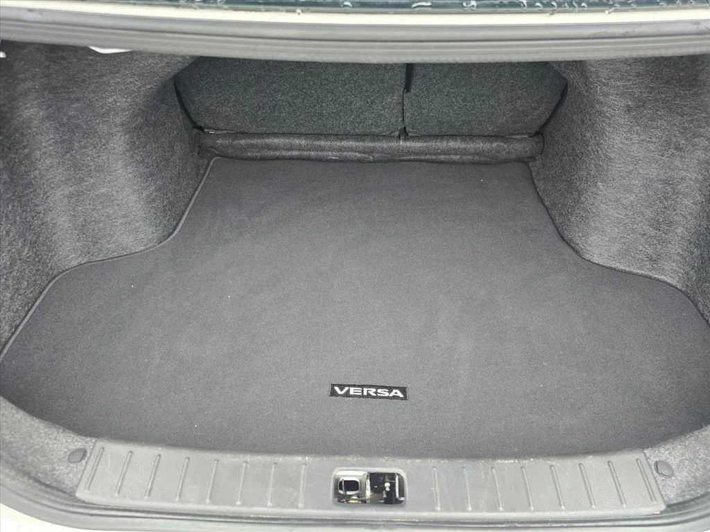 Used 2018 White Nissan 1.6 SV image 26