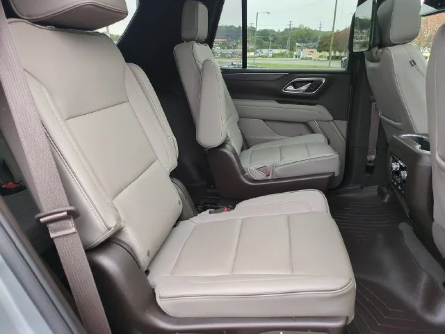 Used 2023 Silver GMC SLT image 35