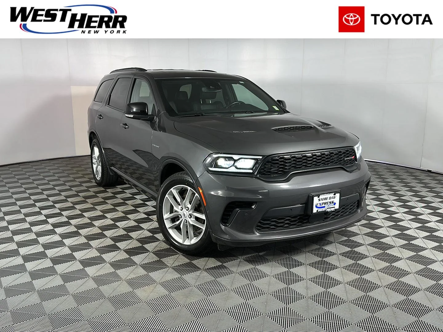 Used 2025 Vapour Grey Dodge R/T image 1