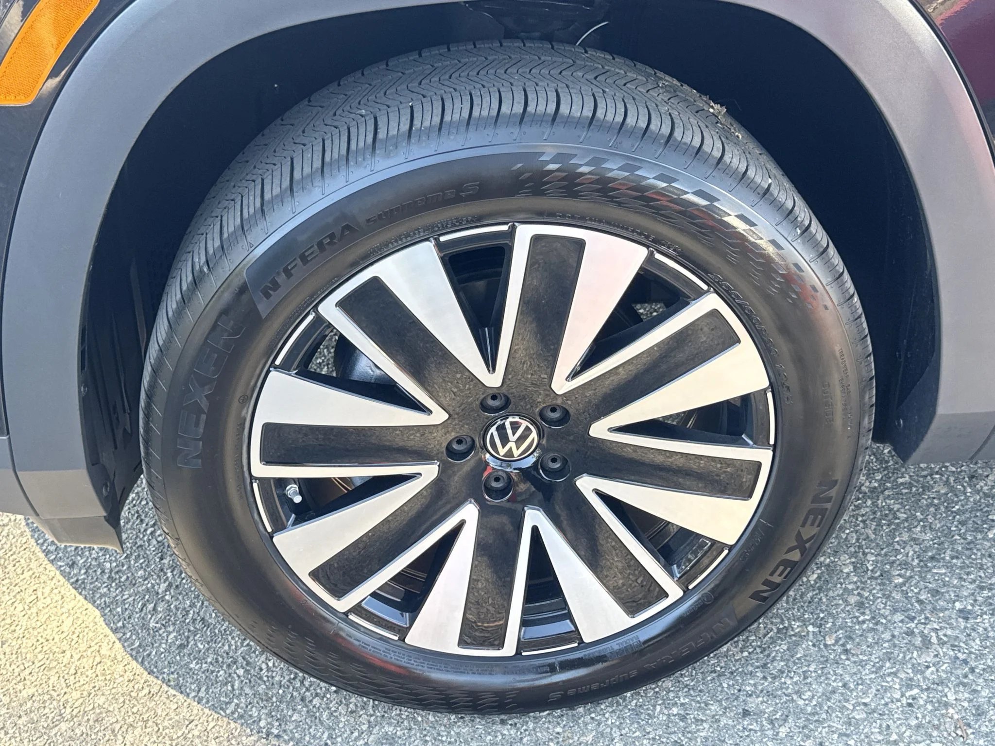 New 2027 Deep Black Pearl Volkswagen SE w/Technology image 10