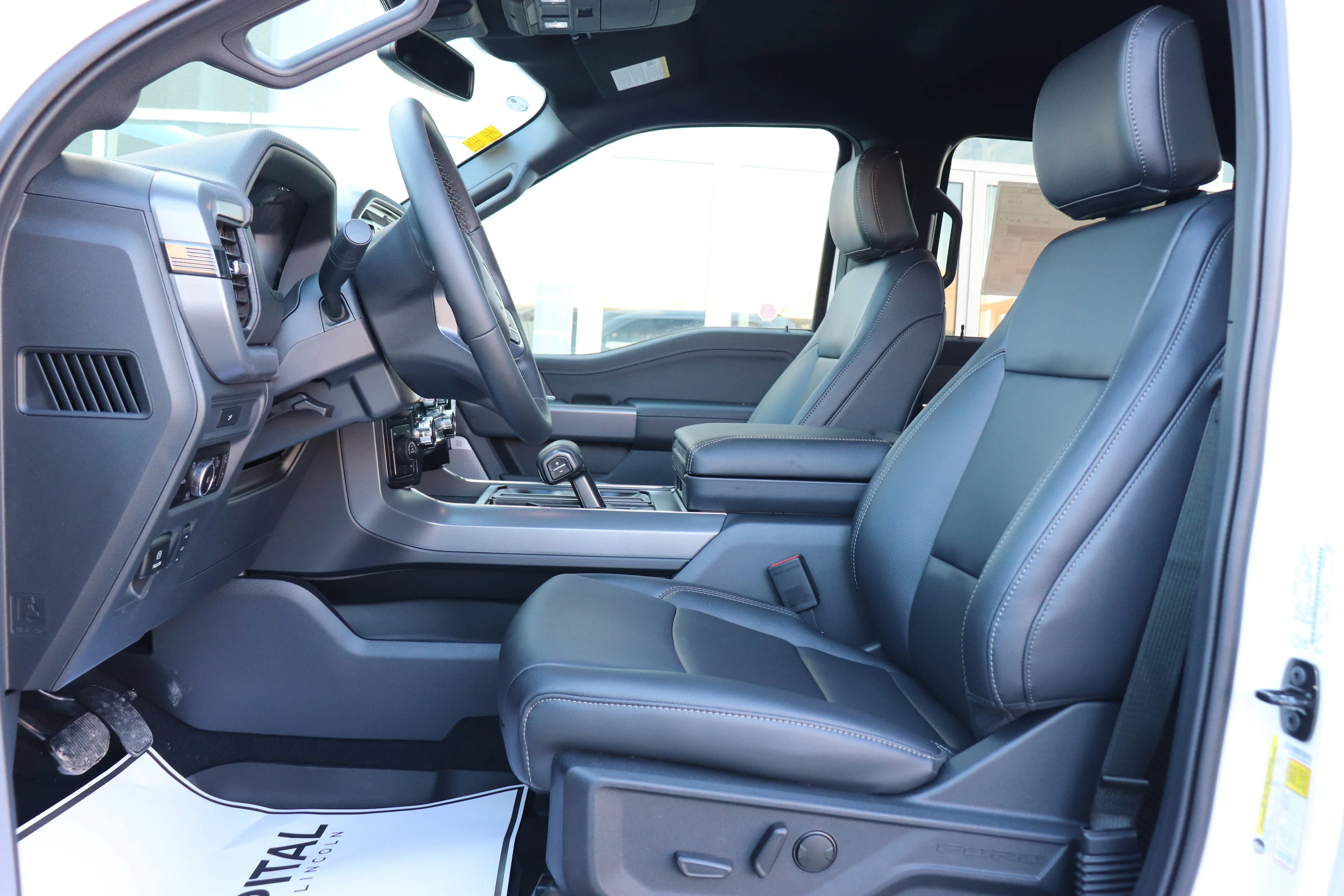 New 2026 OXFORD WHITE Ford XLT image 10