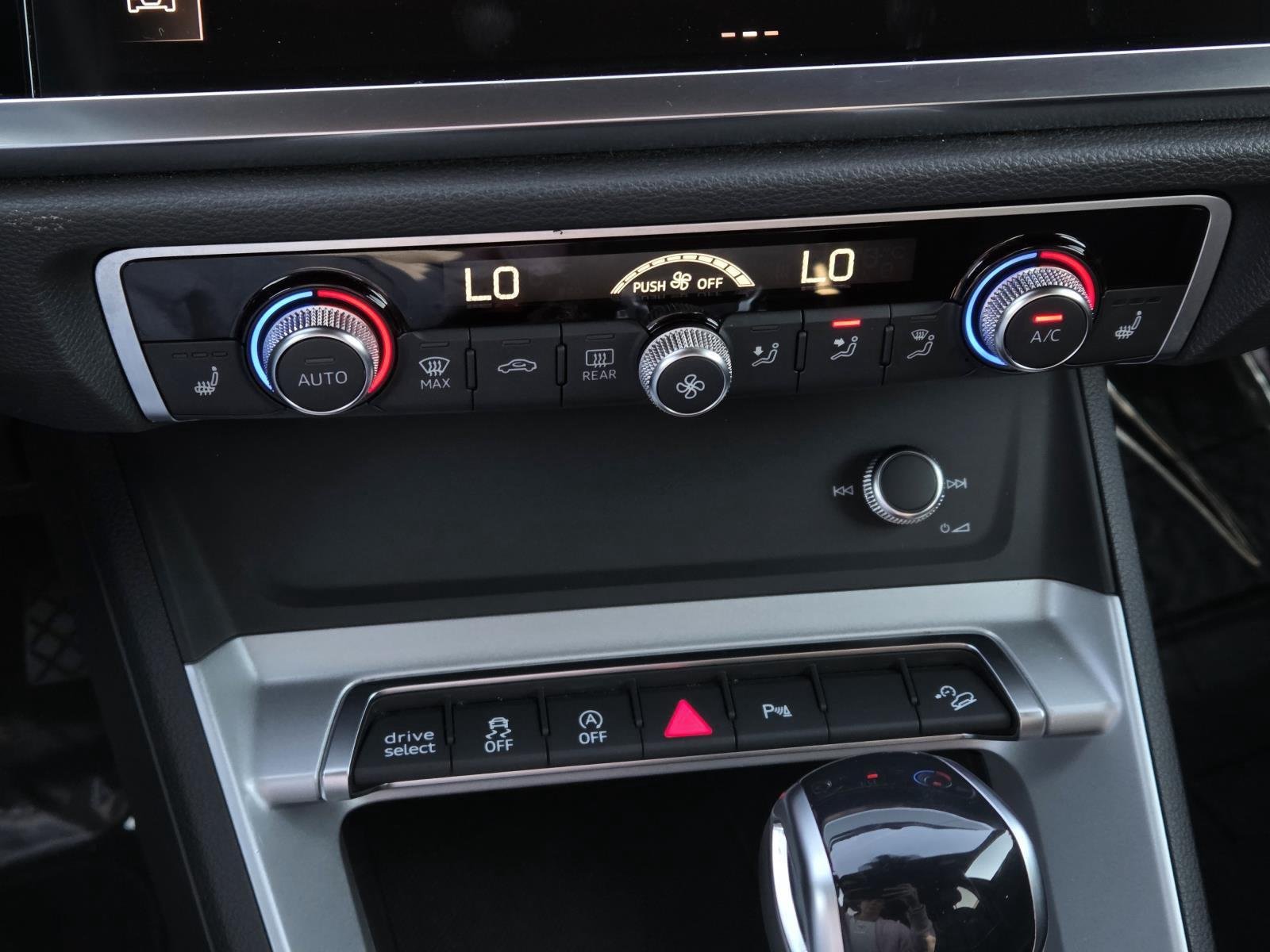 Used 2025 WHITE Audi S line Premium image 26