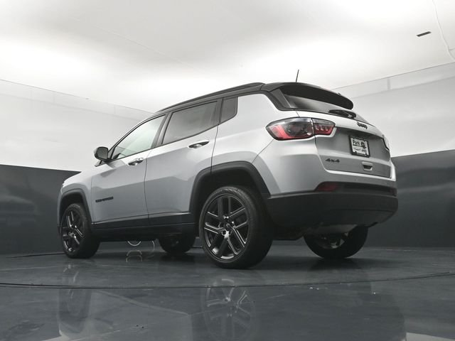New 2026 Silver Zynith Metallic Clear-Coat Exterior Paint Jeep Limited image 22