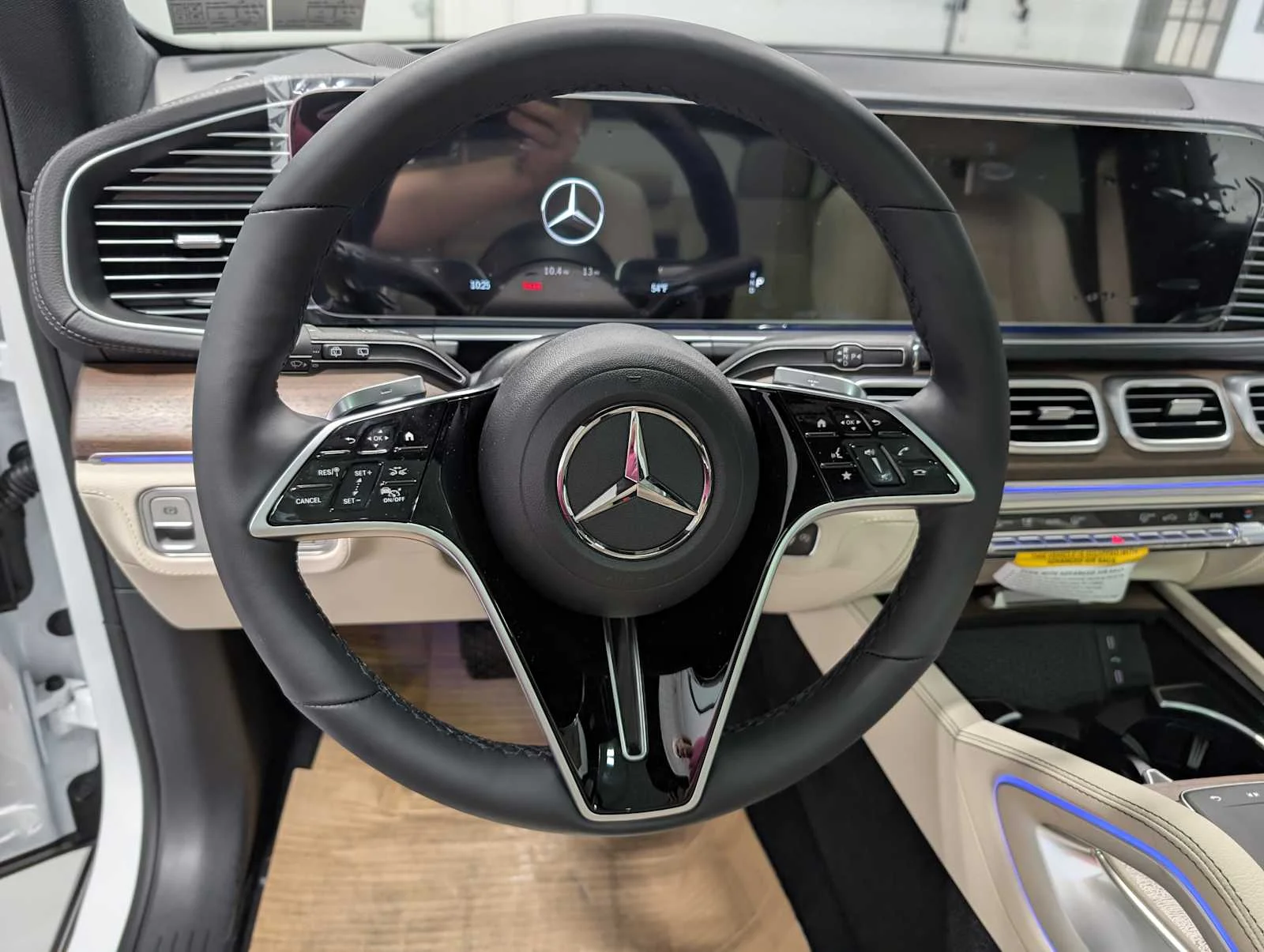 Certified Used 2026 MANUFAKTUR Moonlight White Metallic Mercedes-Benz GLE 580 image 33
