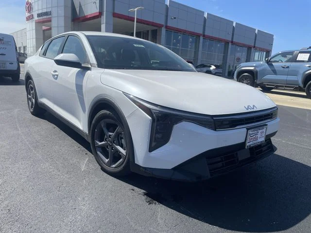 2025 Kia K4 LXS - Photo 10