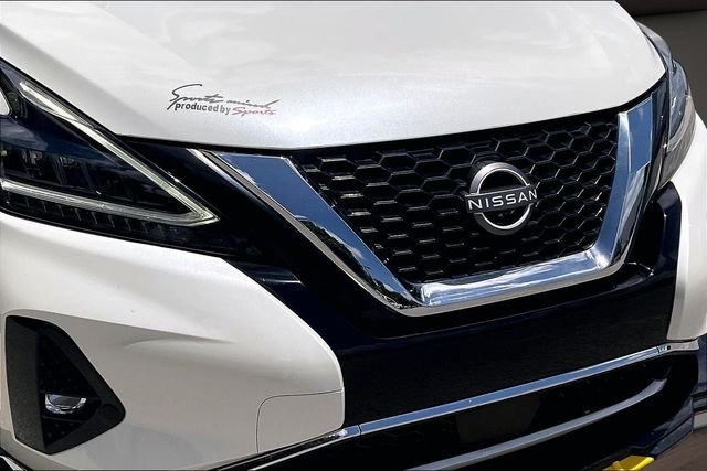 Used 2024 White Nissan Platinum image 26