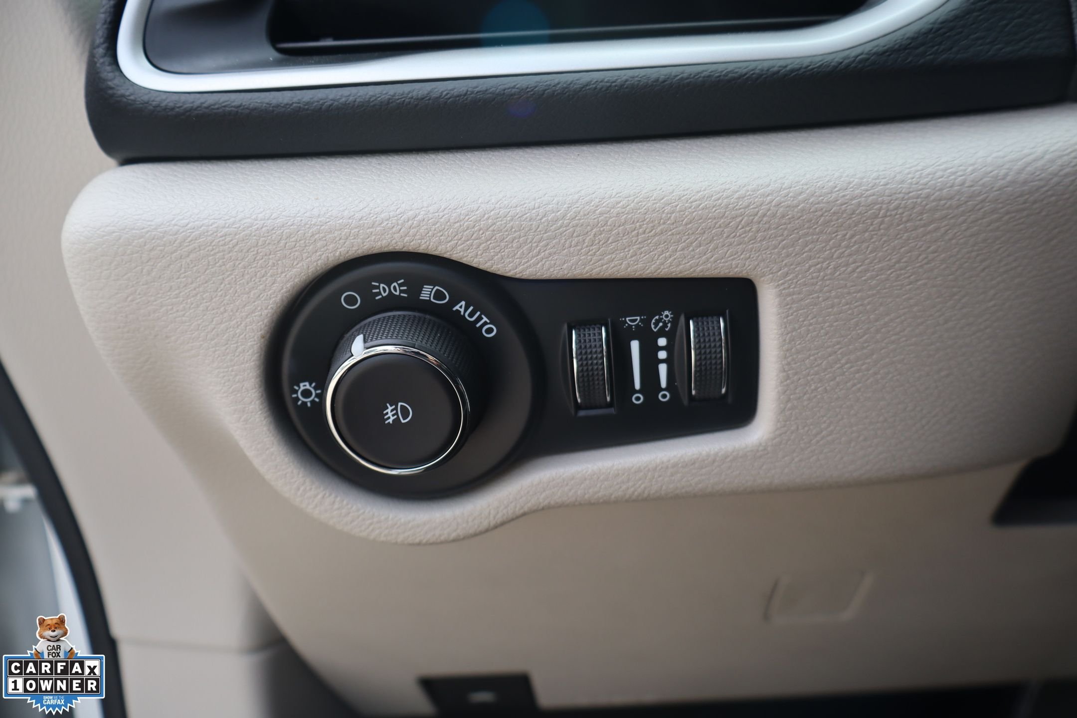 Used 2023 White Chrysler Touring L image 15
