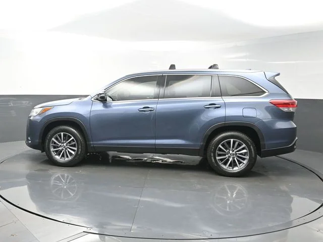 Used 2019 Blue Toyota XLE image 4
