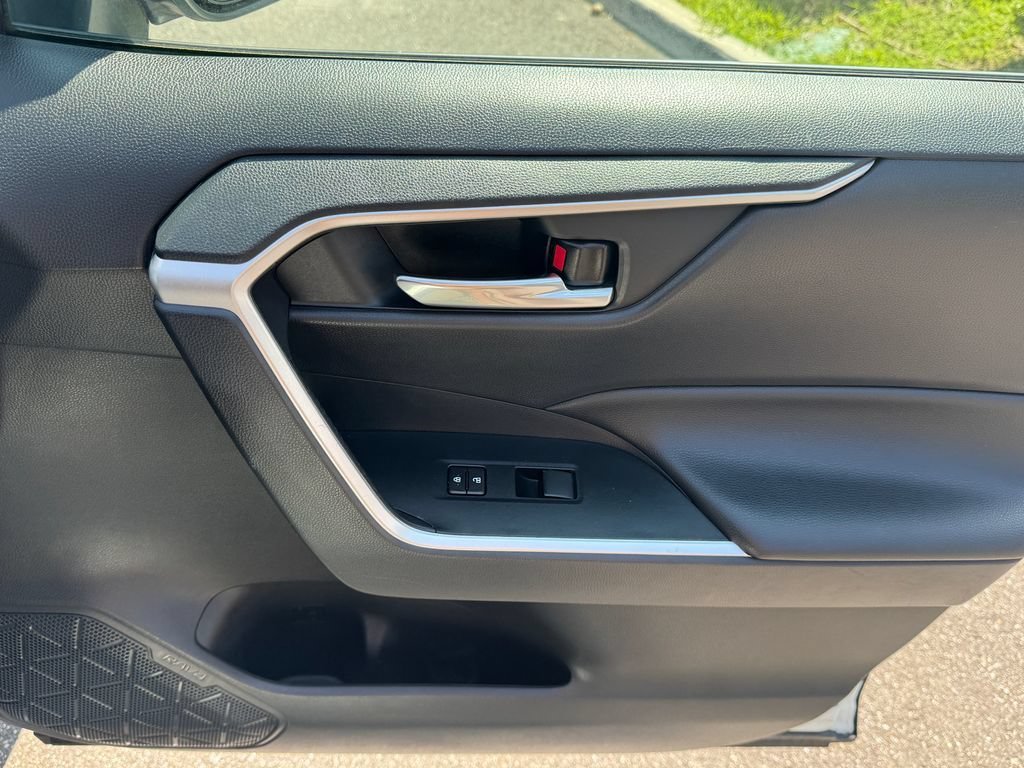 2021 Toyota RAV4 XLE - Photo 29