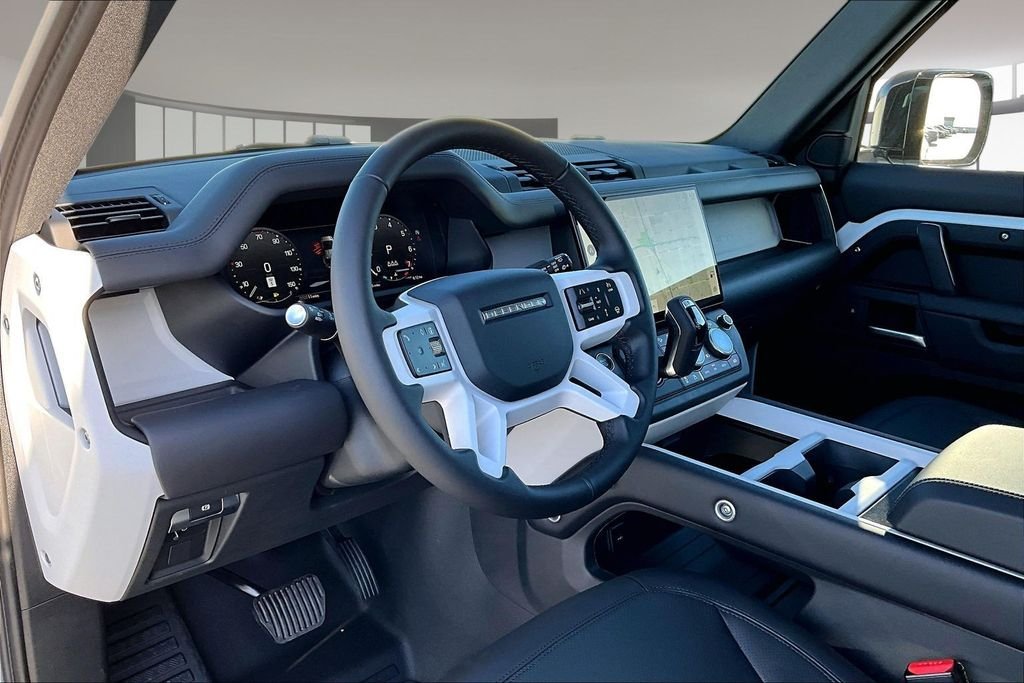 New 2026 FUJI WHITE Land Rover S image 7