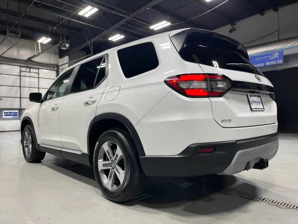 Certified Used 2023 Platinum White Pearl Honda AWD EX-L image 44