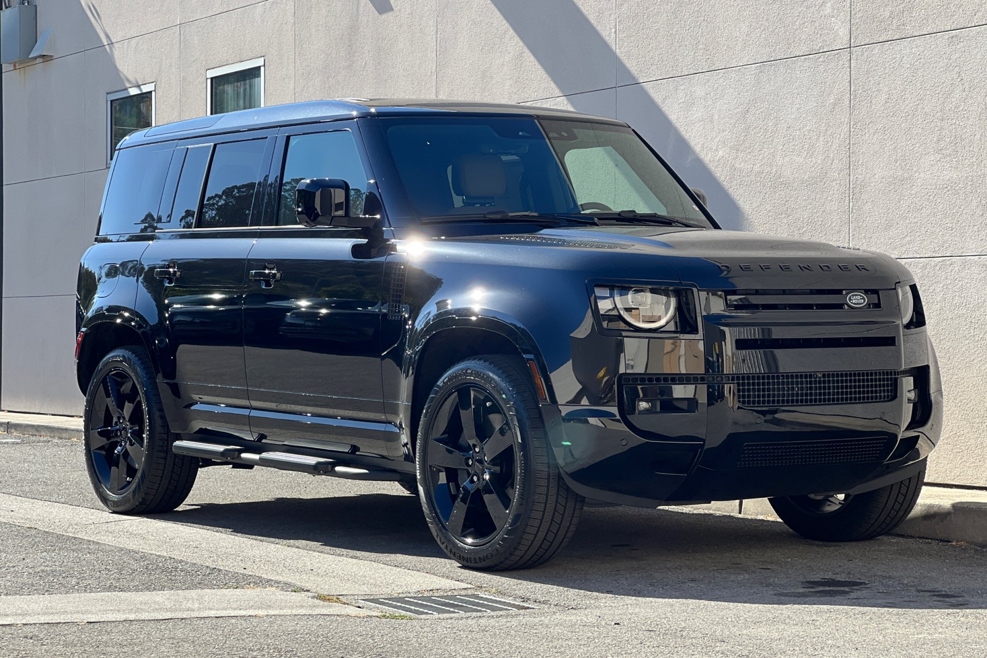 New 2026 Santorini Black Land Rover X-Dynamic SE image 9