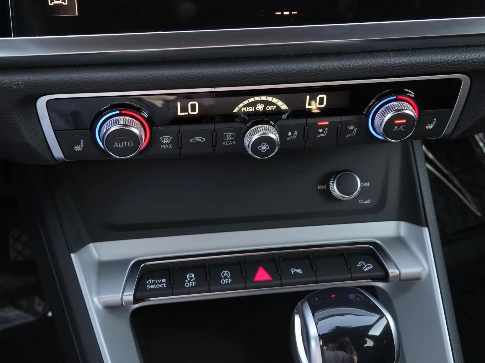 Used 2025 WHITE Audi S line Premium image 26