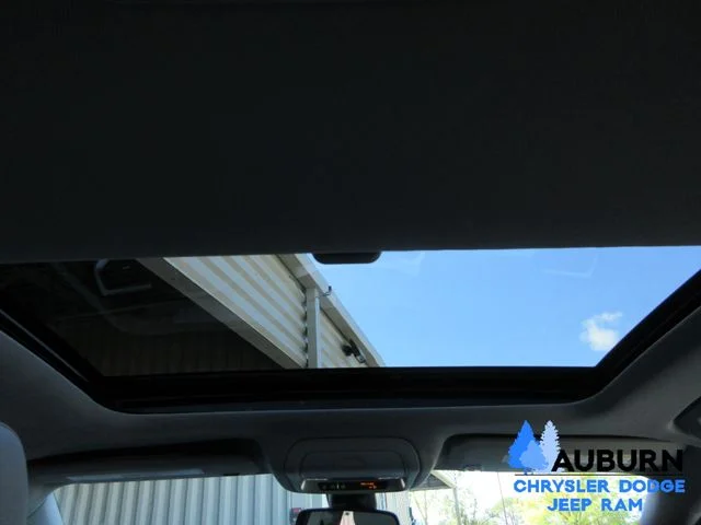 Used 2023 White GMC SLT image 33