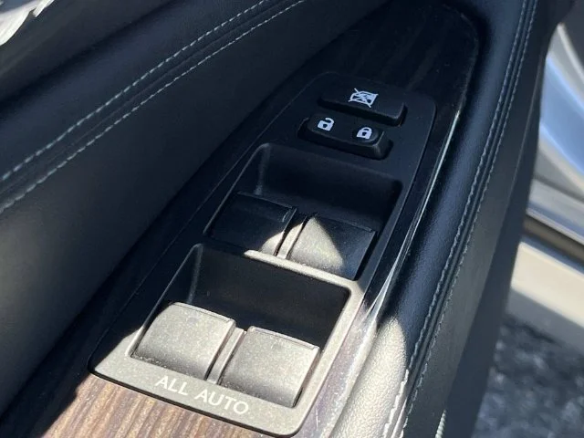 Used 2014 Silver Lexus 460 image 30