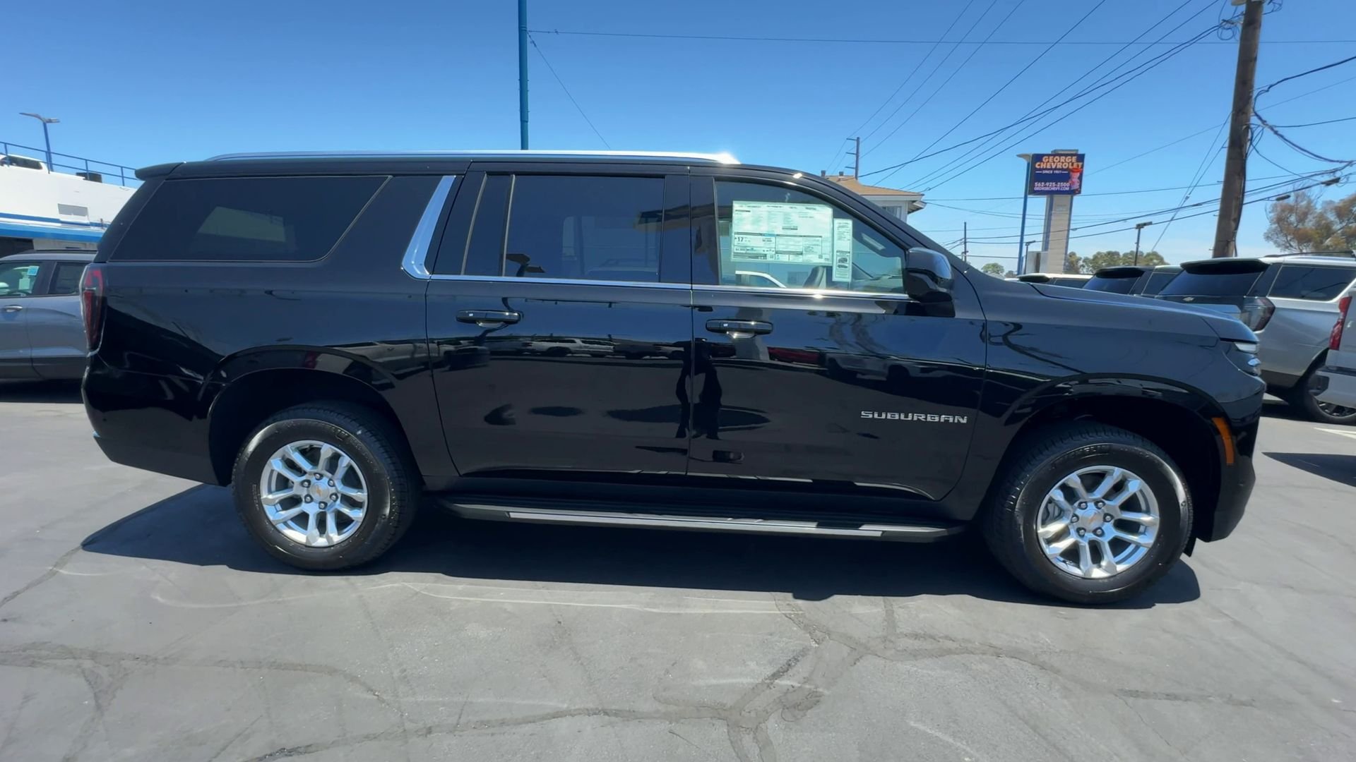 2026 Chevrolet Suburban LT - Photo 9