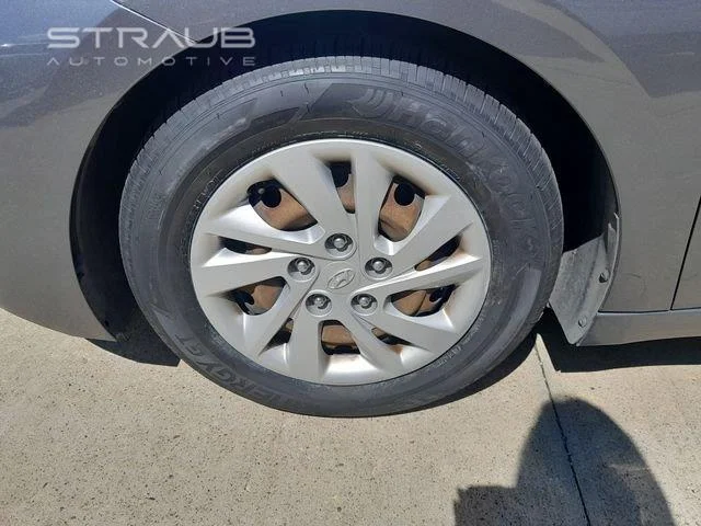 Used 2019 Machine Gray Hyundai SE image 9