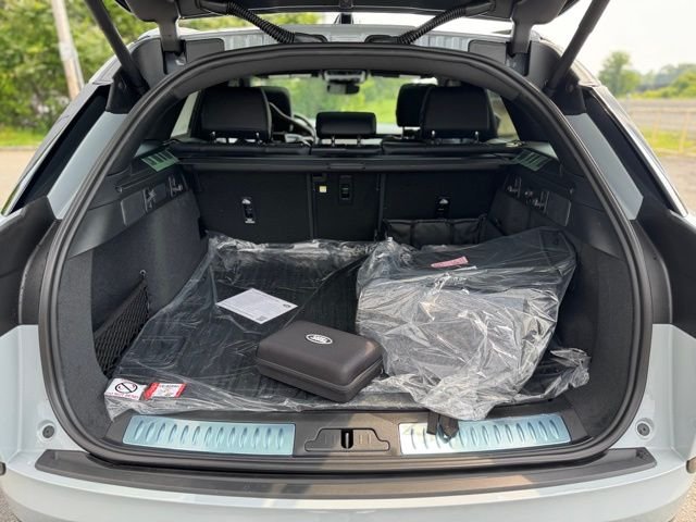 New 2026 Arroios Grey Land Rover Dynamic SE image 10
