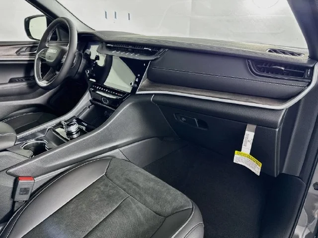 New 2027 Sting-Gray Clearcoat Jeep Altitude image 28