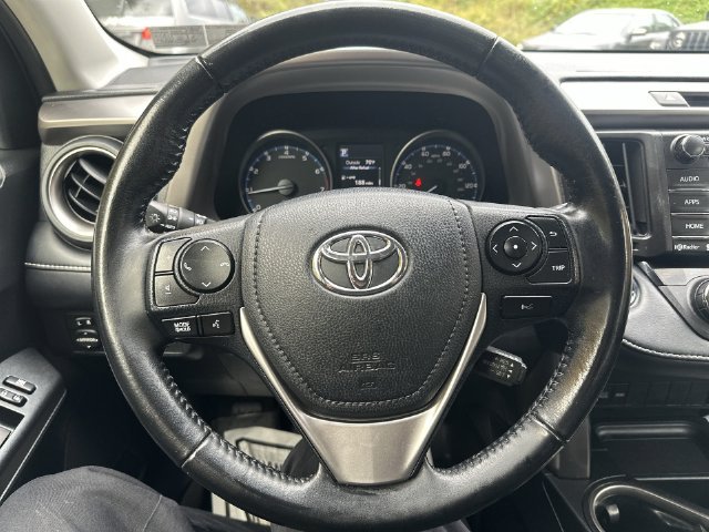 Used 2018 White Toyota XLE image 20