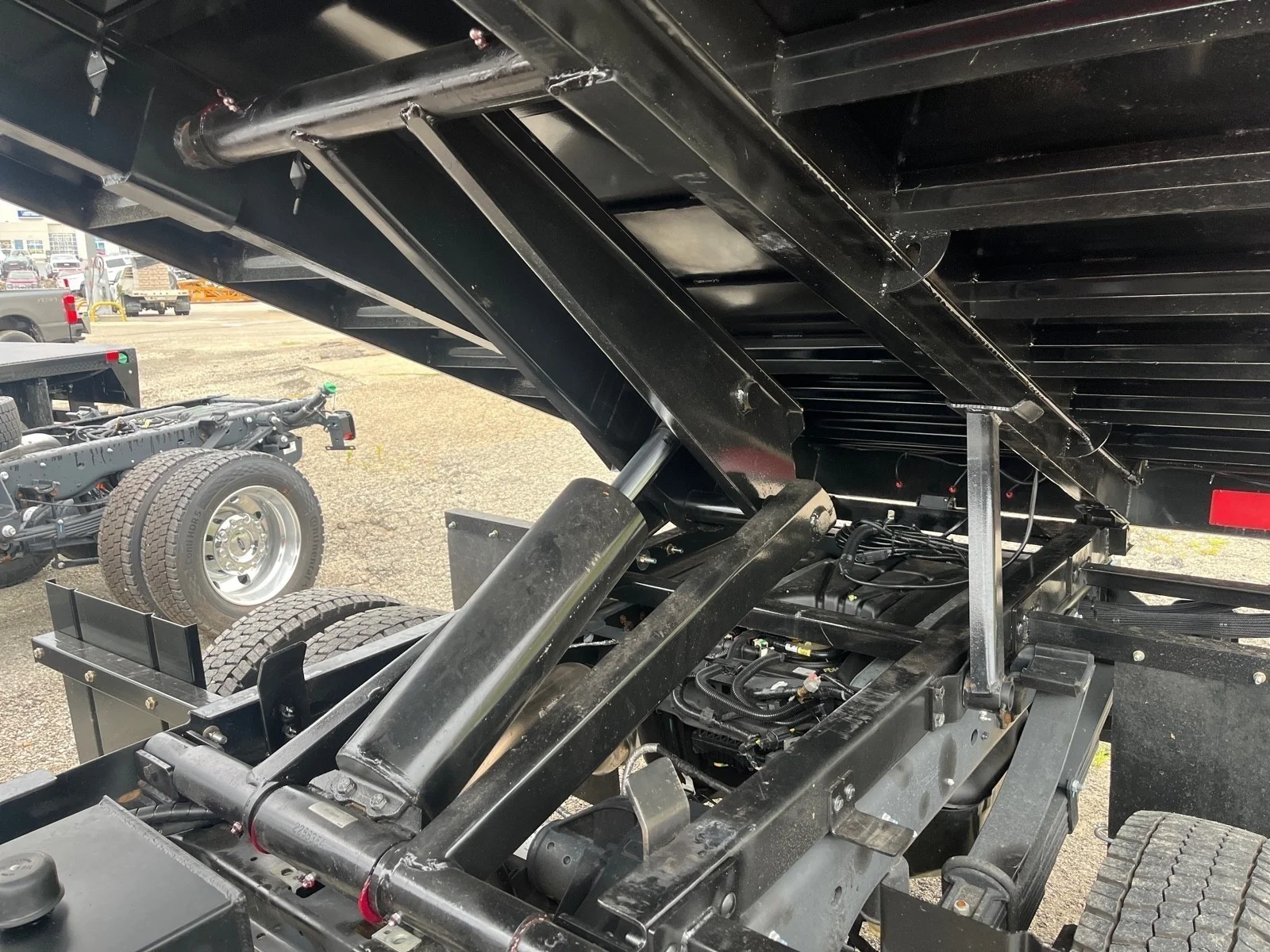 2025 Ford F-550 Super Duty Chassis Cab XL - Photo 33