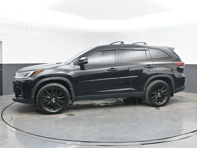Used 2019 Midnight Black Metallic Toyota SE image 6