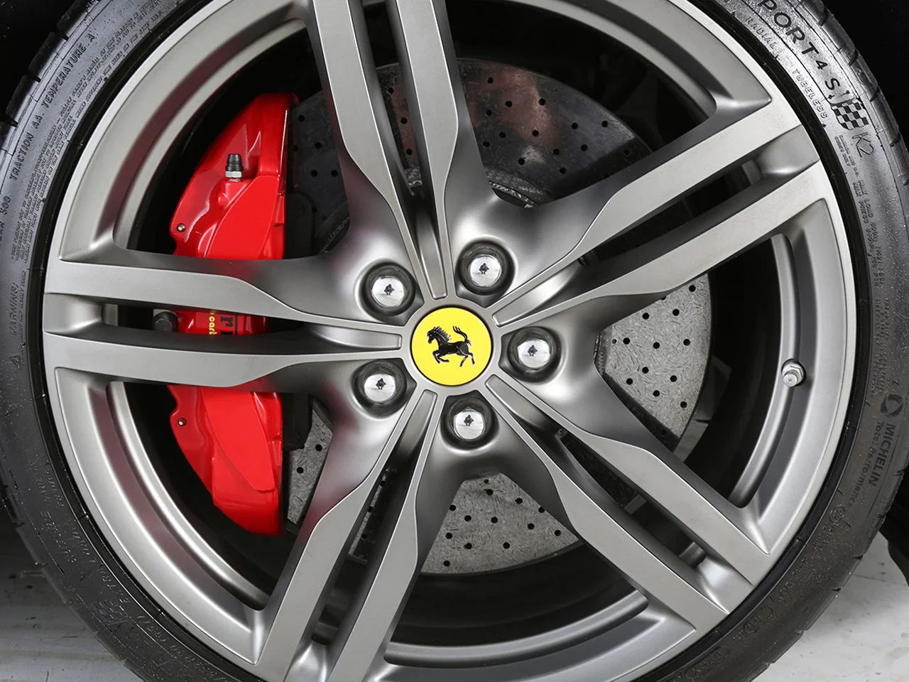 Used 2019 Gray Ferrari Base image 13
