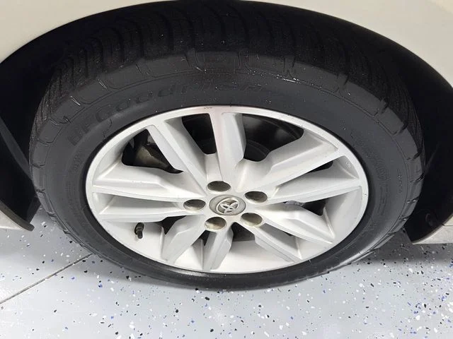 Used 2015  Toyota XLE image 17