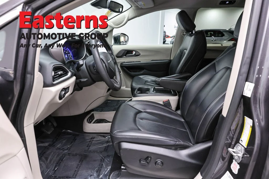 Used 2023 Gray Chrysler Touring L image 14