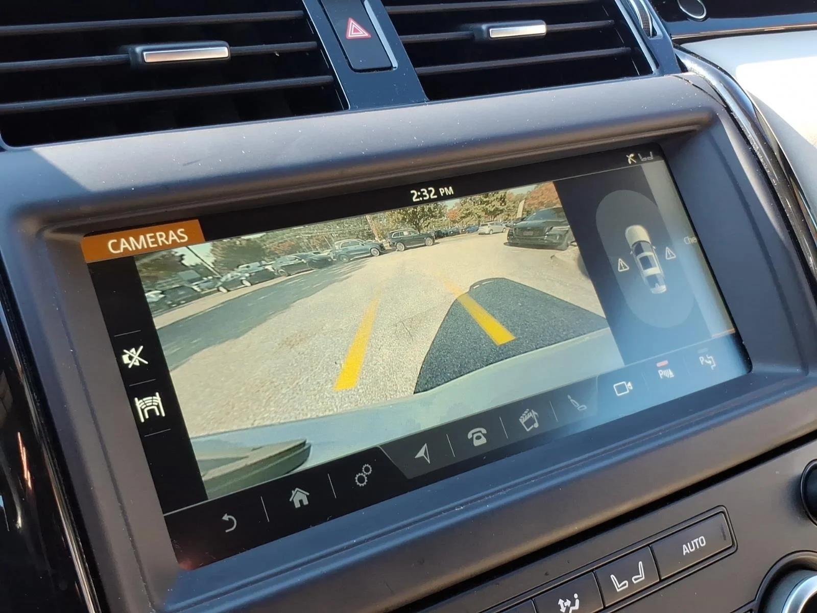 Used 2020 Fuji White Land Rover SE image 19