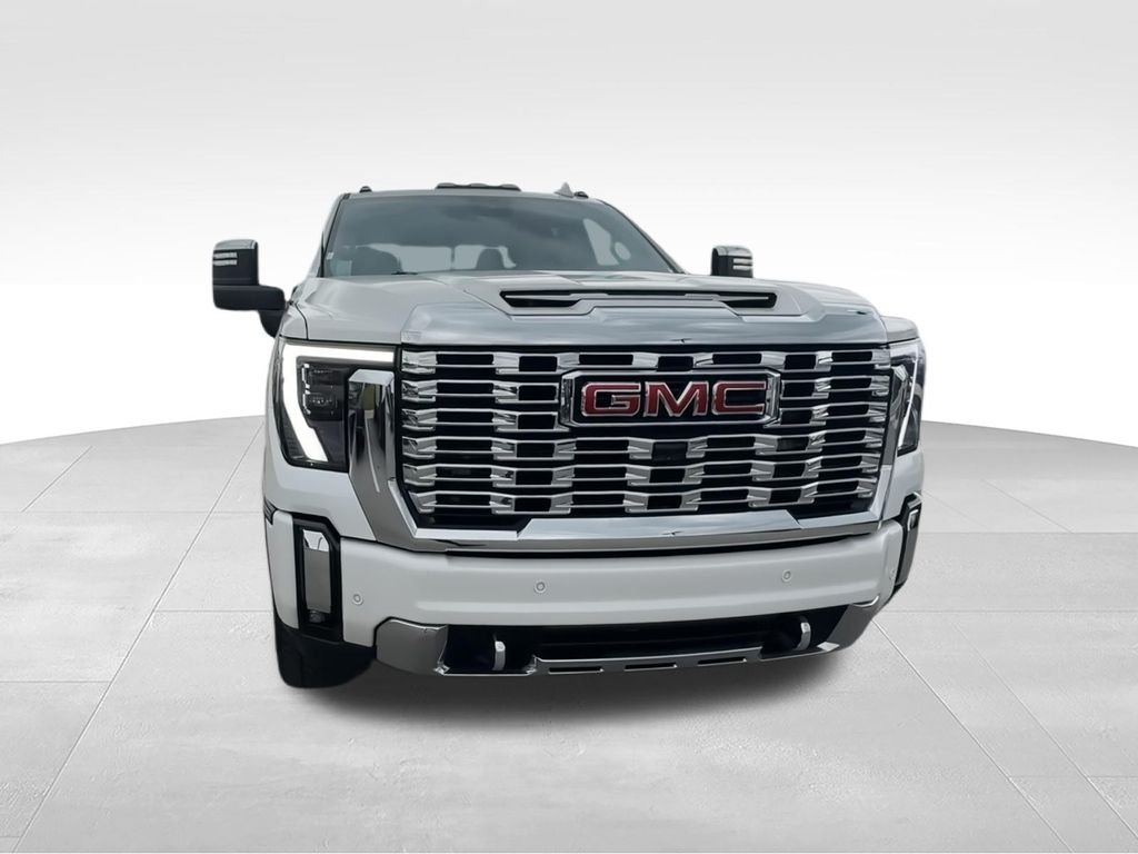 Used 2024 White GMC Denali image 3