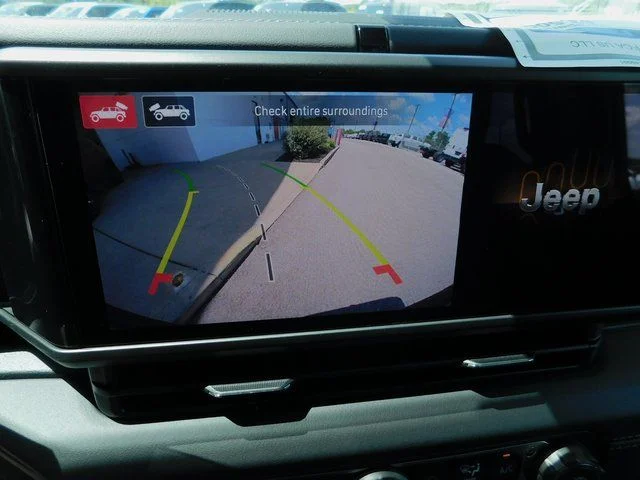 2025 Jeep Wrangler 4-Door Sahara - Photo 17