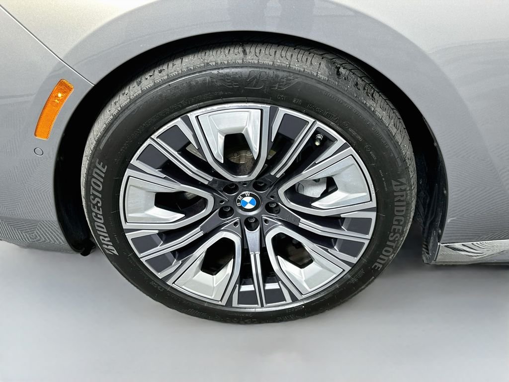 Certified Used 2024 Oxide Grey Met BMW xDrive60 image 31