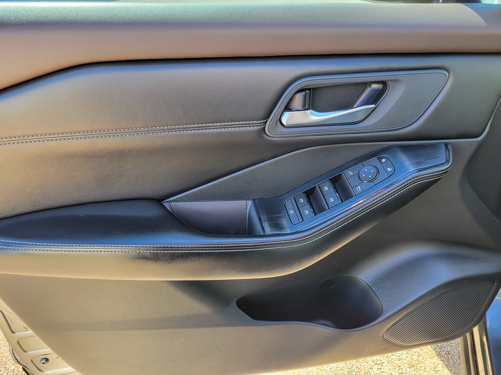 Used 2023 Gun Metallic Nissan SV image 18