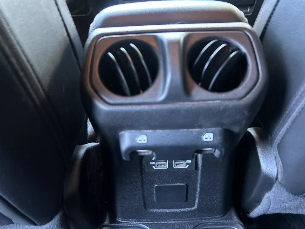 Used 2022 White Jeep Overland image 28