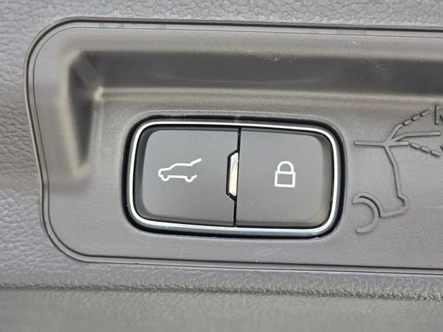 New 2026 Star White Metallic Tri-Coat Ford Platinum™ image 10