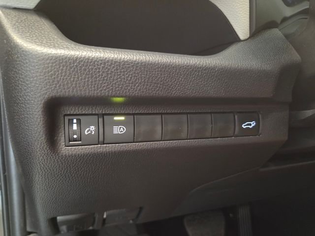 Used 2025 Silver Toyota XLE Premium image 28