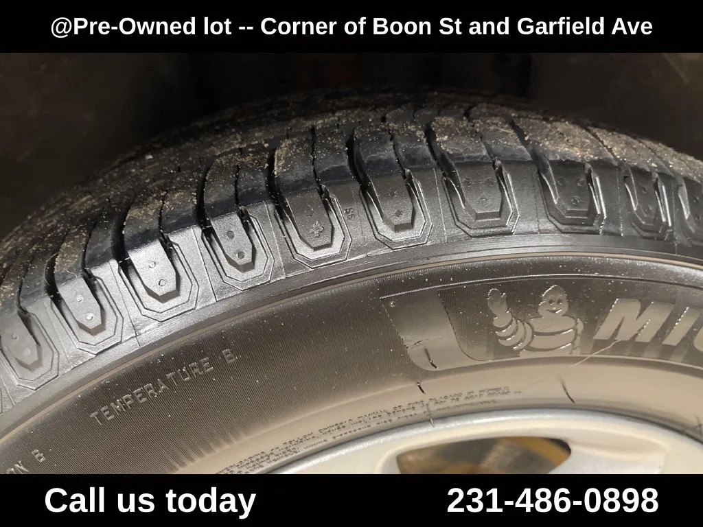 Used 2015  Ford XLT image 12